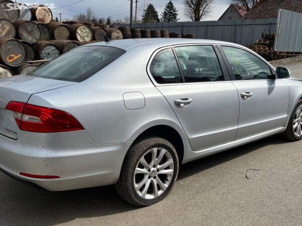 ŠKODA SUPERB 2 2.0 TDI CFFB: NA NAHRADNÍ DÍLY - Image 5