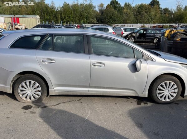 TOYOTA AVENSIS T27 2.0 D4D: NA NAHRADNÍ DÍLY - Image 4