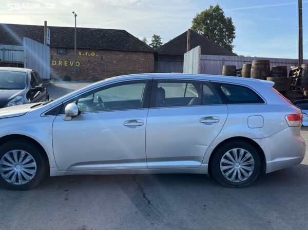 TOYOTA AVENSIS T27 2.0 D4D: NA NAHRADNÍ DÍLY - Image 7